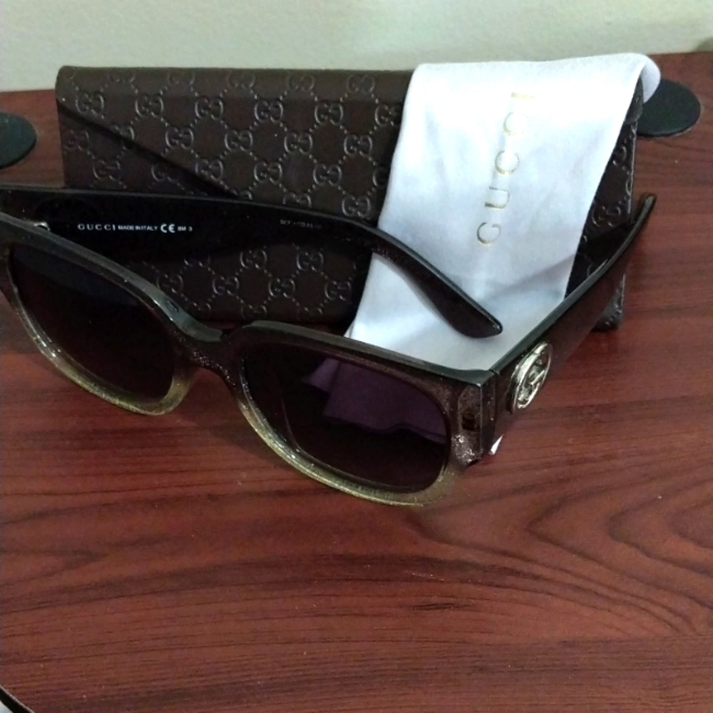 🎁Gucci sunglasses with case